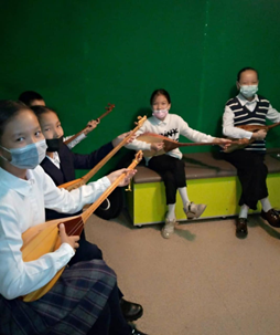 ҮЙІРМЕ: Домбыра